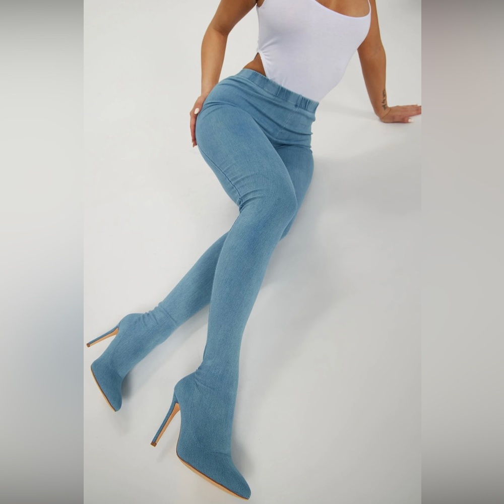 Brand New never worn sold out denim boot leggings size 9 amazing!!!!